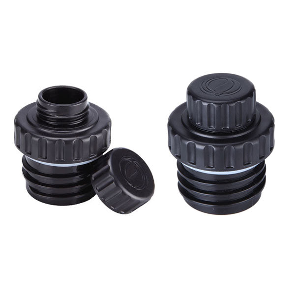 Hochwertiger PP Deckel mit kleiner Öffnung. Leicht und langlebig. Eine Flasche für das Leben.