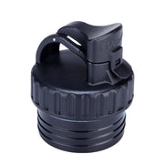 Hochwertiger PP Deckel mit kleiner Öffnung. Leicht und langlebig. Eine Flasche für das Leben.