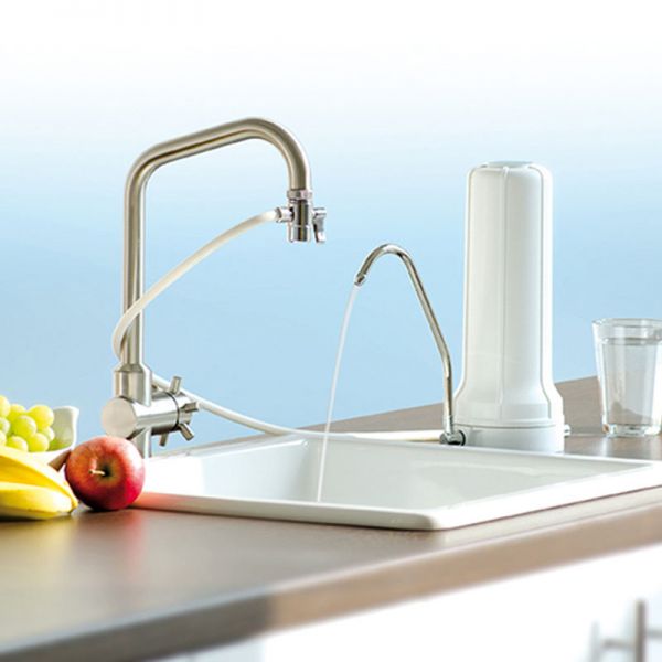 Aktivkohle Block Filter entfernen sicher Schwermetalle und Arzneimittelrückstände aus dem Leitungswasser.