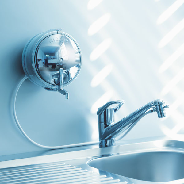 Aktivkohle Block Filter entfernen sicher Schwermetalle und Arzneimittelrückstände aus dem Leitungswasser.